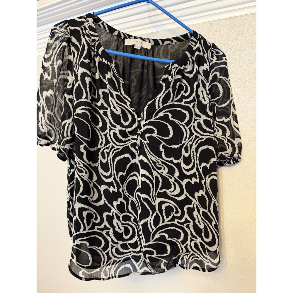 Ann Taylor LOFT  Black Top Womens M Chiffon Crepe Lined Career V Button Accent
